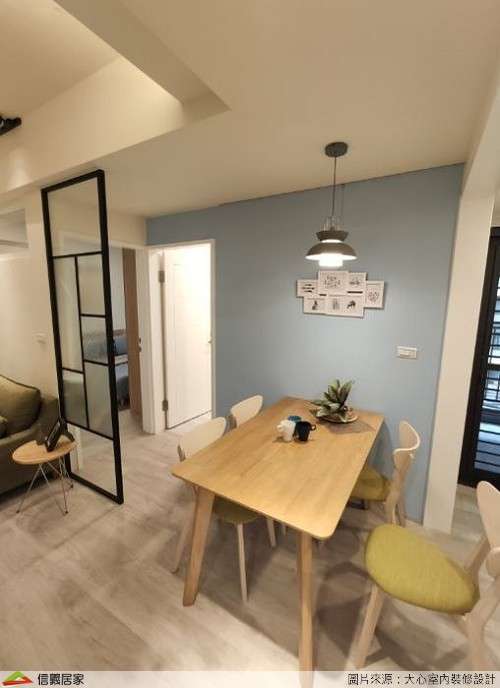 藍色餐廳室內裝潢設計，包括吊燈、餐桌、餐椅、隔屏裝潢圖片