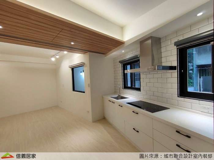 白色廚房室內裝潢設計，包括收納櫃、流理台、置物櫃裝潢圖片