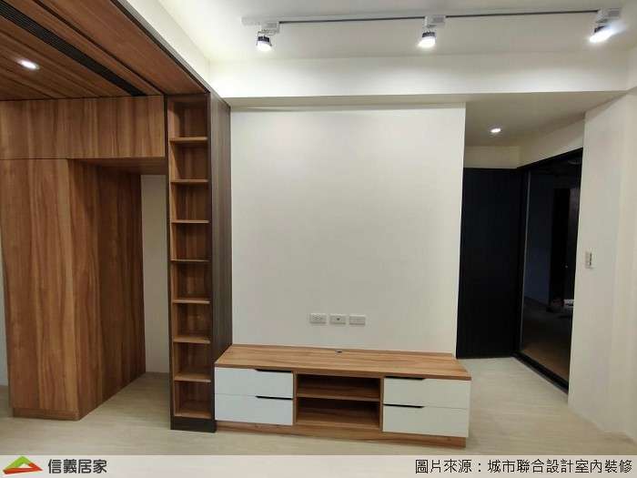 白色玄關室內裝潢設計，包括收納櫃、置物櫃裝潢圖片