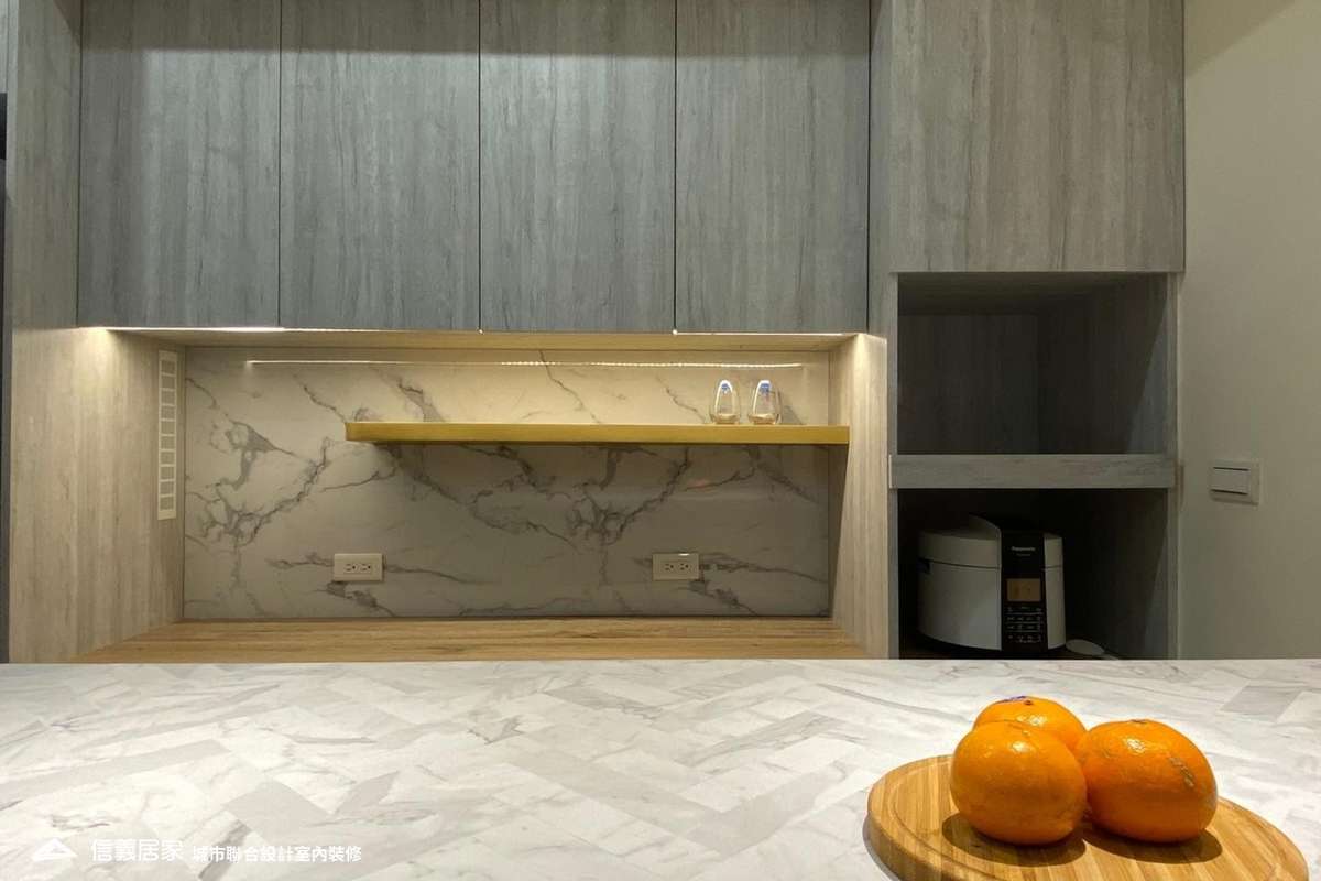 米色餐廳室內裝潢設計，包括置物櫃、吧檯裝潢圖片