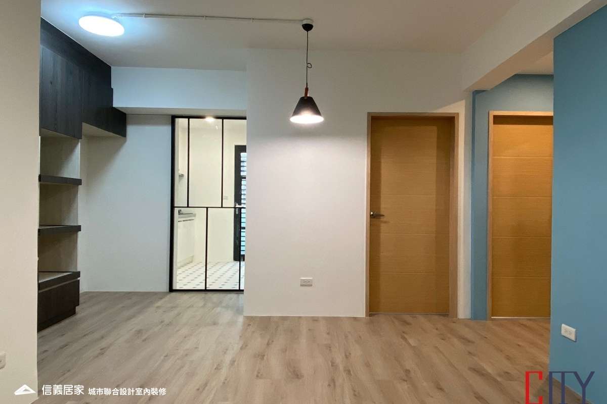 白色客廳,白色餐廳室內裝潢設計，包括收納櫃、吊燈、置物櫃、拉門裝潢圖片