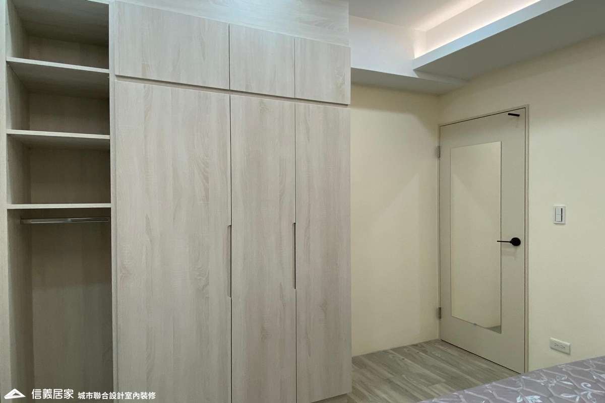 白色玄關室內裝潢設計，包括收納櫃、置物櫃裝潢圖片