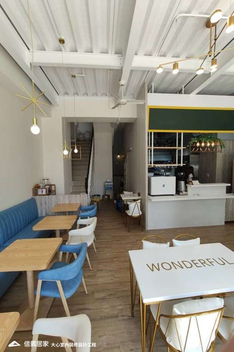 白色餐廳,白色商業空間室內裝潢設計，包括吊燈、餐桌、餐椅裝潢圖片