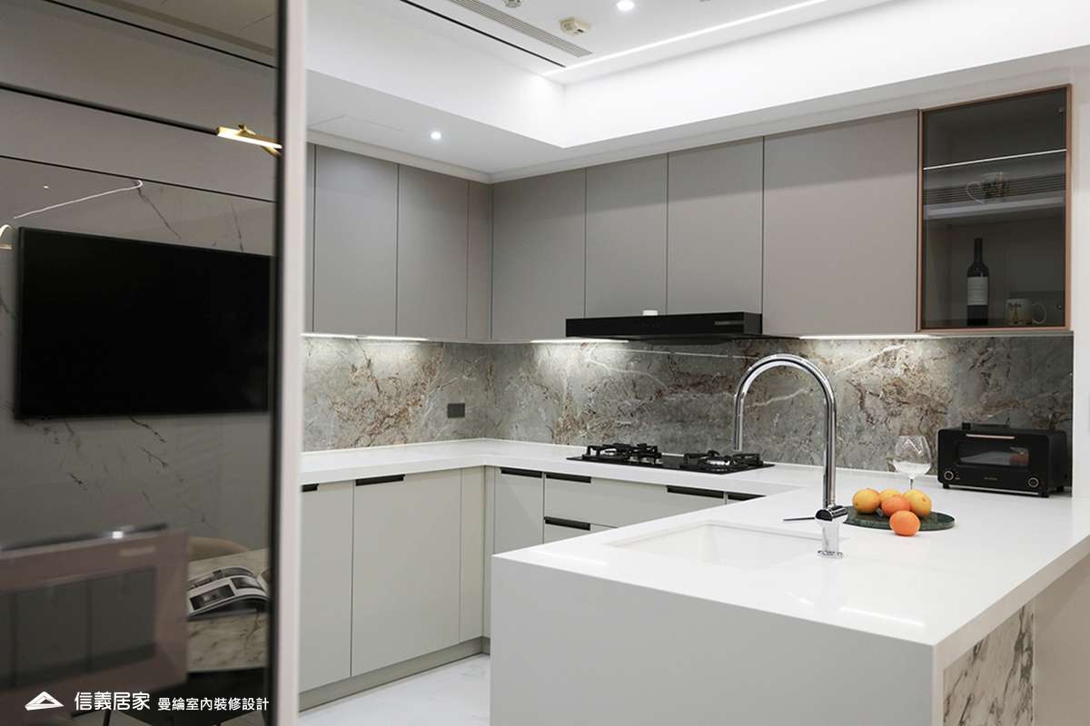 廚房-2-大理石 大板磚 烤漆 藝術漆 鍍鈦飾條 明鏡