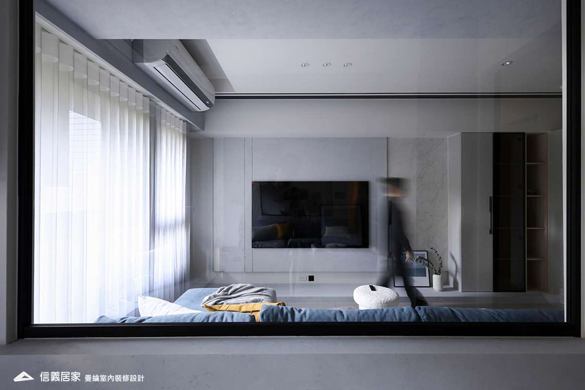 客廳-3-藝術漆 鍍鈦飾條 灰鏡 美術吊燈 柔紗直立簾 進口木百葉