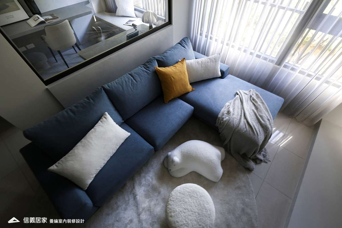 客廳-6-藝術漆 鍍鈦飾條 灰鏡 美術吊燈 柔紗直立簾 進口木百葉