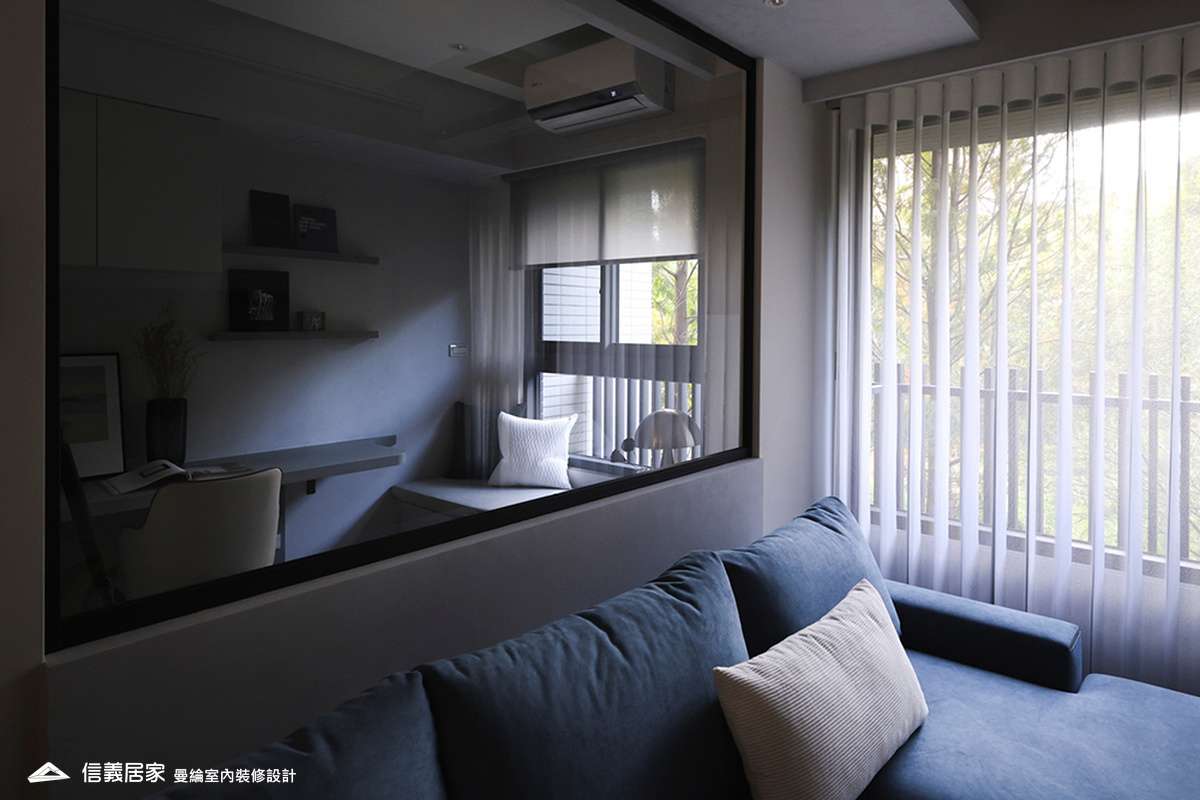 客廳-8-藝術漆 鍍鈦飾條 灰鏡 美術吊燈 柔紗直立簾 進口木百葉