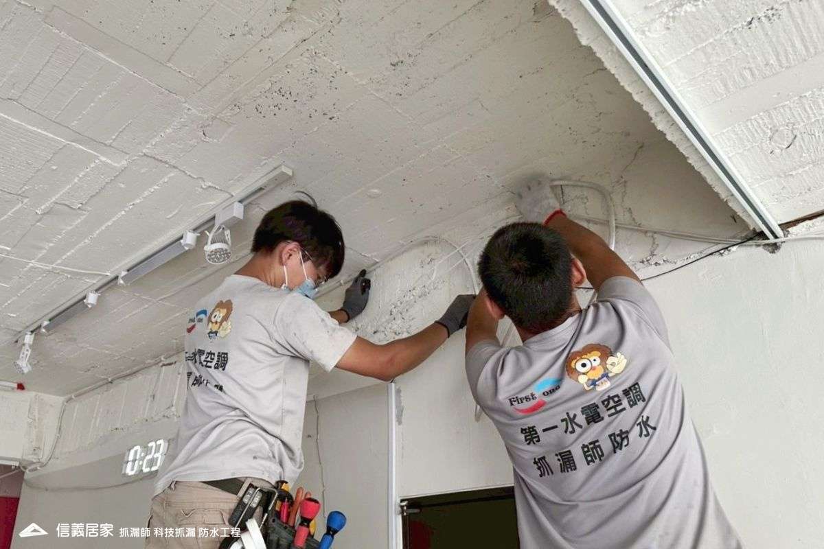 36天花板修繕工程｜天花板漏工程 樓上滲水導致天花潮濕