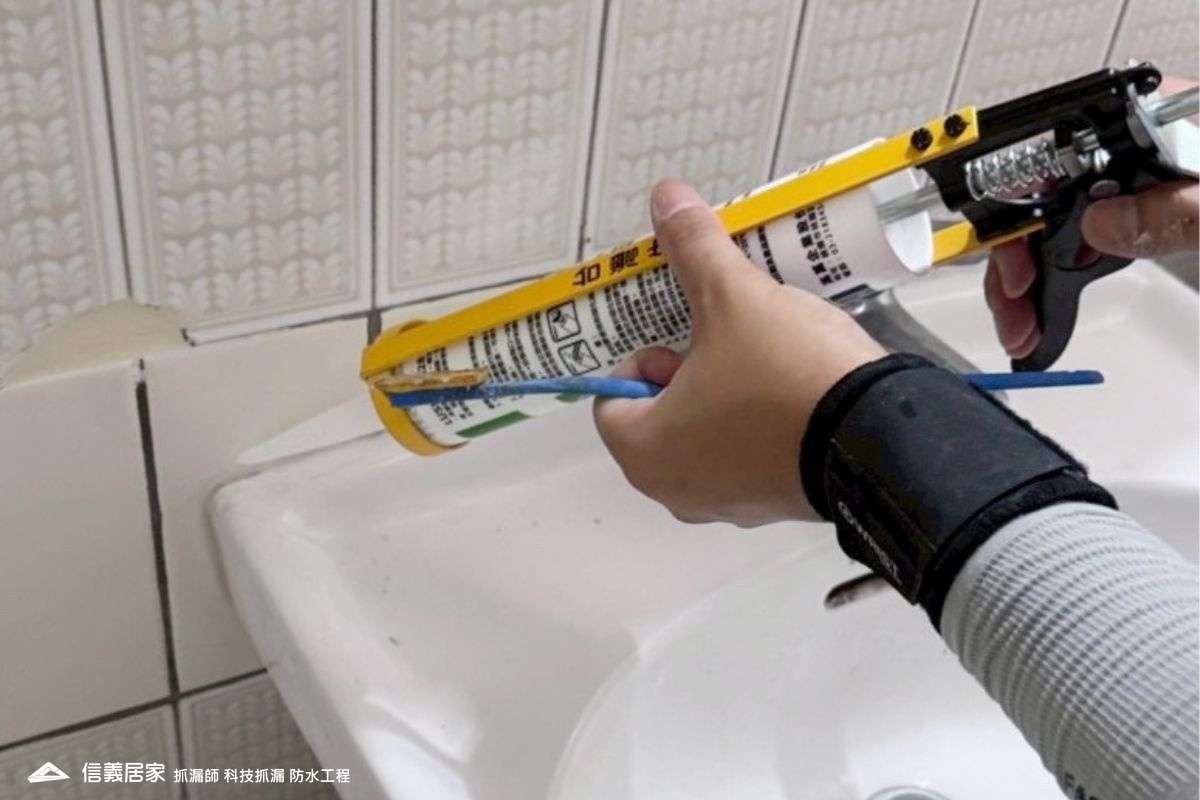 38衛浴修繕工程｜洗手台漏水修繕工程 檯面下管線維修補漏