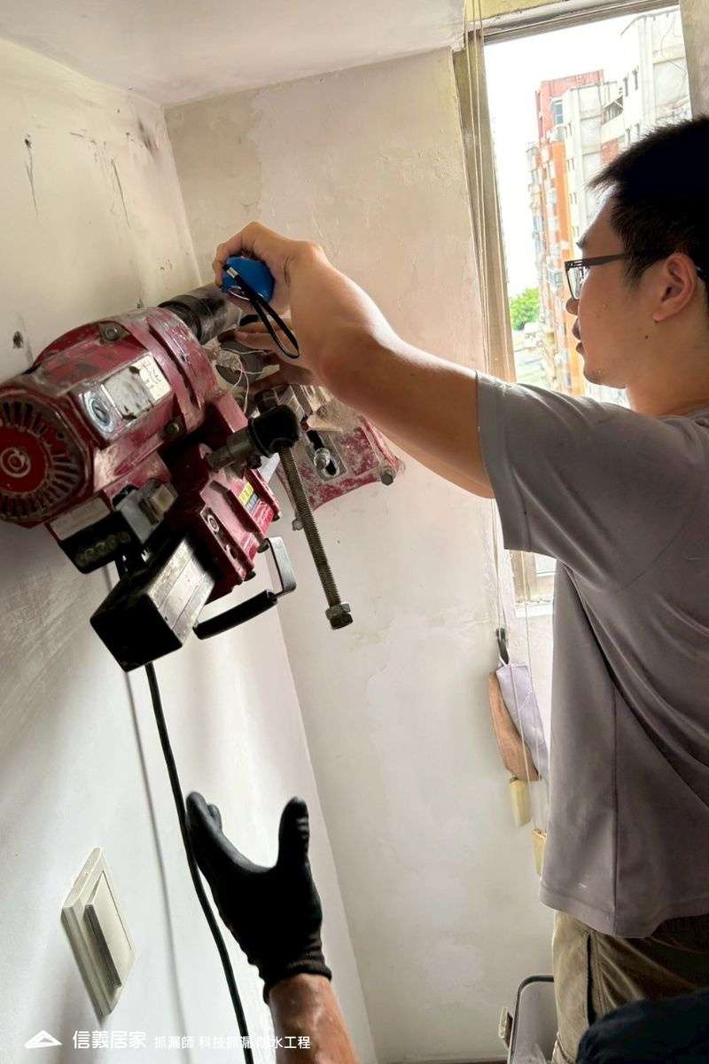 9空調整修工程｜空調木作工程 冷氣出風口與木作裝飾整合施工，改善外觀與維修便利性 