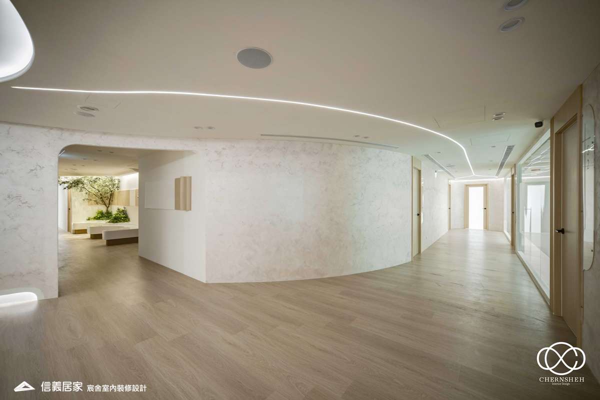 12.大廳_系統櫃_人造植栽_格柵天花板_特殊漆_公共空間