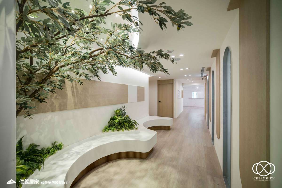 14.廊道_系統櫃_人造植栽_格柵天花板_特殊漆_公共空間