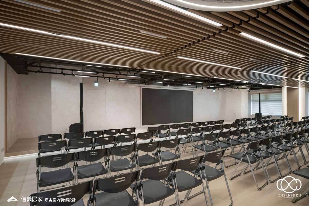 17._系統櫃_人造植栽_格柵天花板_特殊漆_公共空間