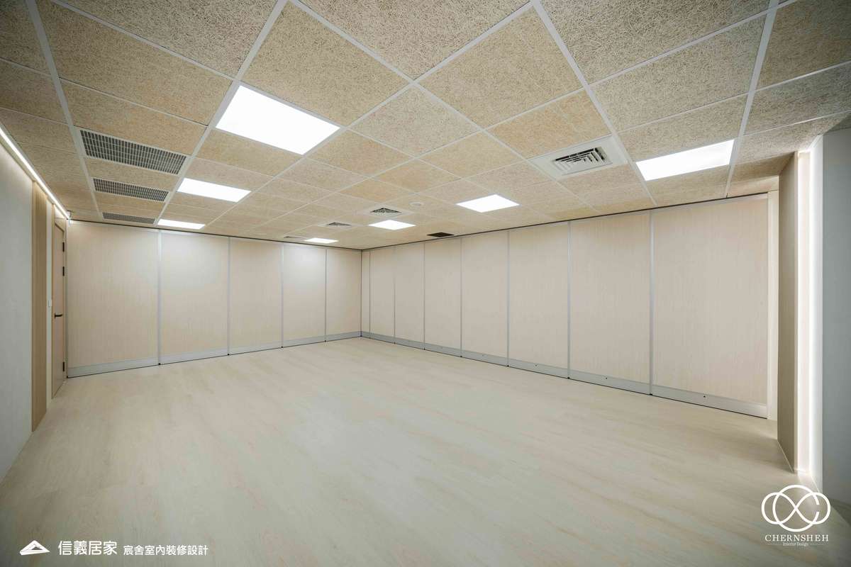 31._系統櫃_人造植栽_格柵天花板_特殊漆_公共空間