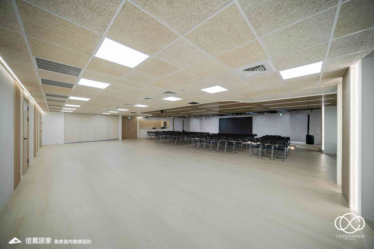 32._系統櫃_人造植栽_格柵天花板_特殊漆_公共空間