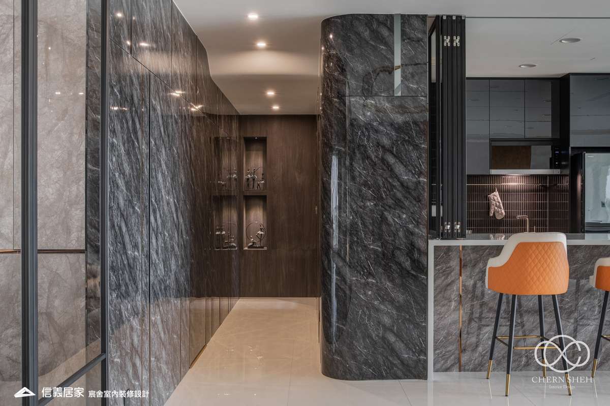 10.客廳_系統櫃_壓花玻璃_大板磚_藝術漆_現代輕奢風