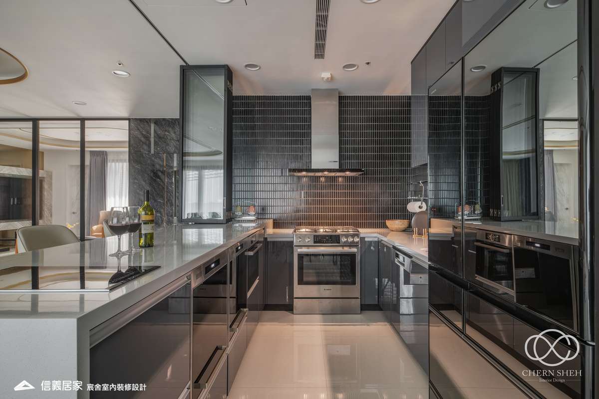 9.廚房_系統櫃_壓花玻璃_大板磚_藝術漆_現代輕奢風