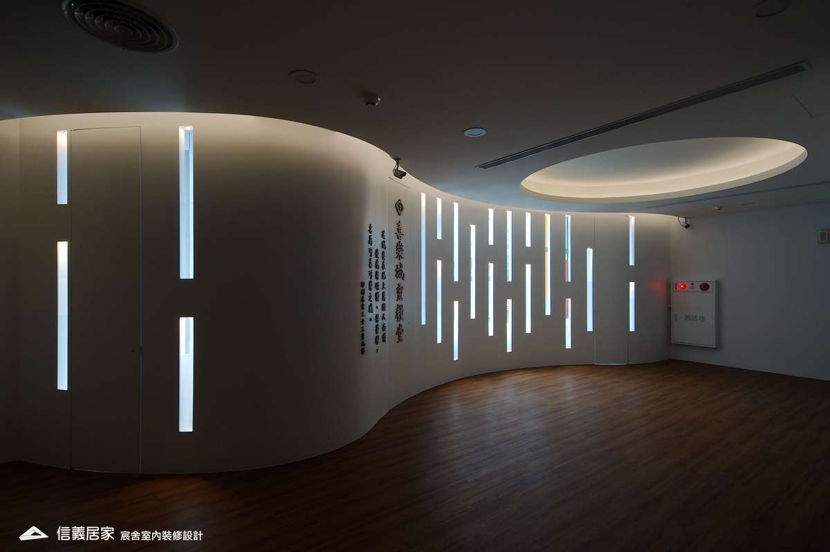 3.公共空間_軌道燈_吸頂燈_壁紙