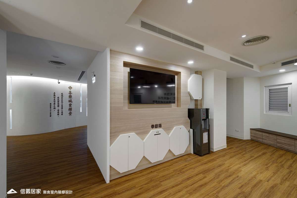 4.公共空間_軌道燈_吸頂燈_壁紙