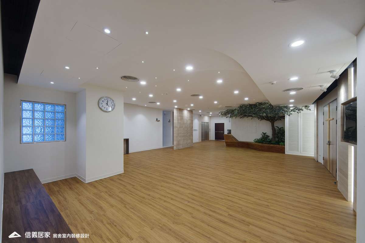 8.公共空間_軌道燈_吸頂燈_壁紙