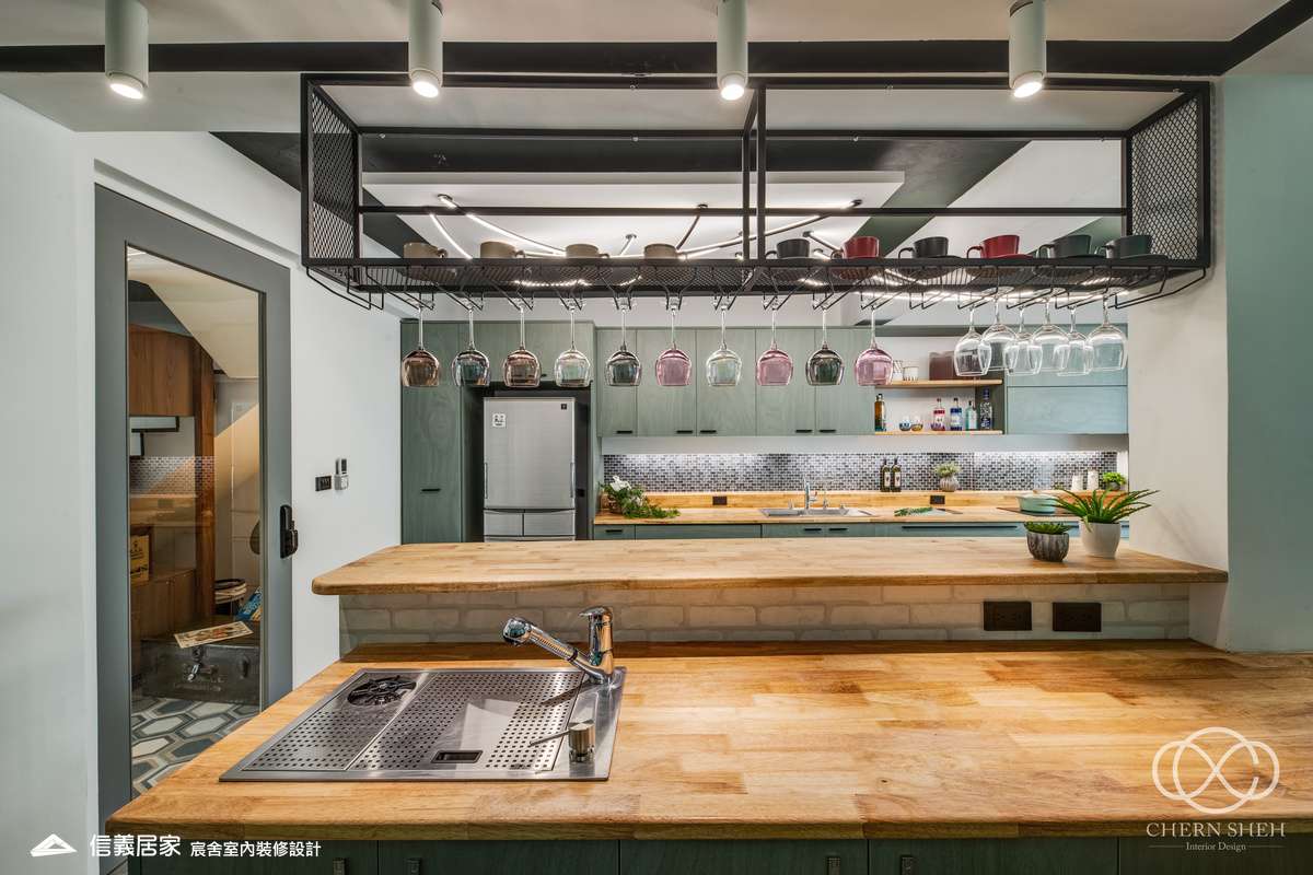 17.客廳_廚房_中島_特殊塗料_系統櫃_電器櫃_鐵件_綠色_黑白_翻新