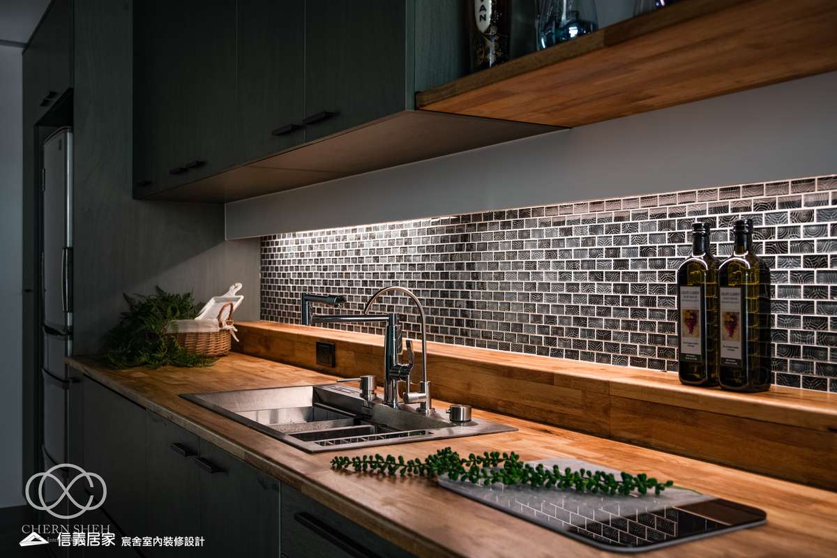 21.客廳_廚房_中島_特殊塗料_系統櫃_電器櫃_鐵件_綠色_黑白_翻新