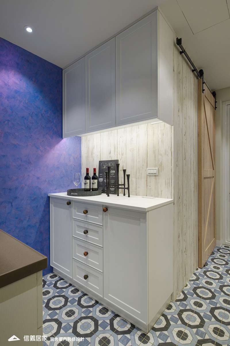 07.客廳_樓梯_鄉村風_系統櫃_特殊塗料_文化磚_花磚_鐵件_中島_白色_紫色_翻新