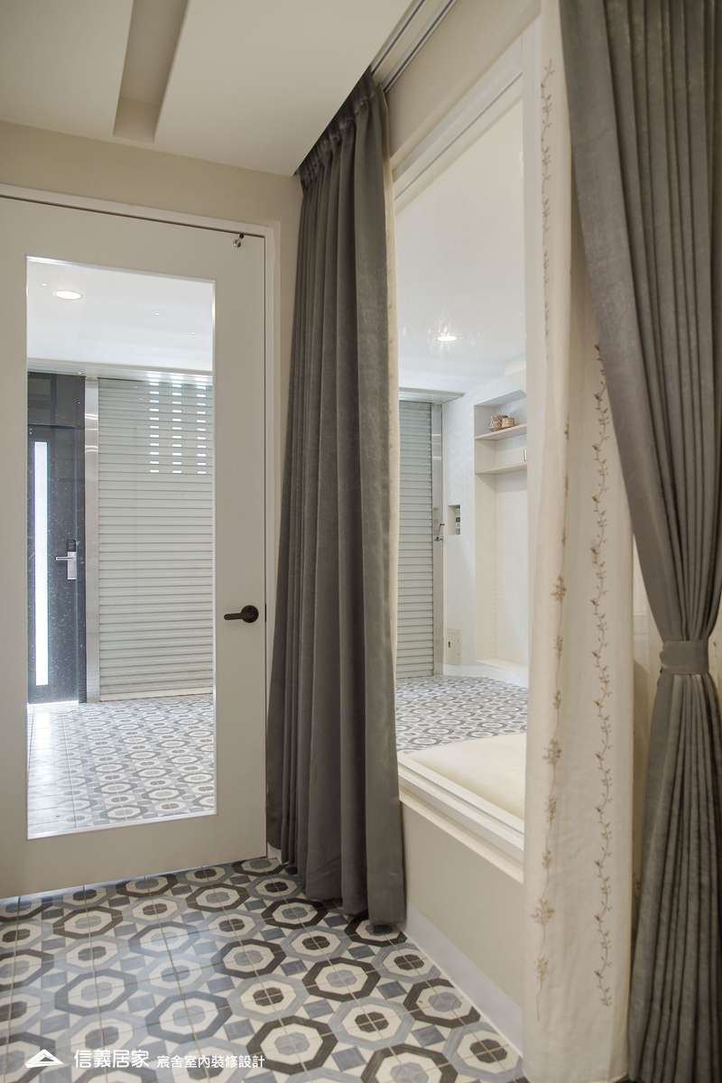 27.玄關_鄉村風_系統櫃_花磚_中島_白色_翻新