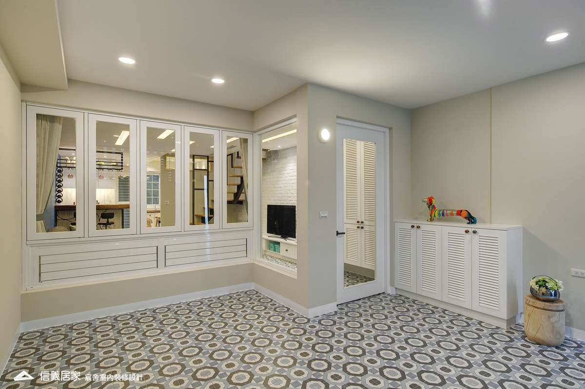 31.玄關_鄉村風_系統櫃_花磚_中島_白色_翻新
