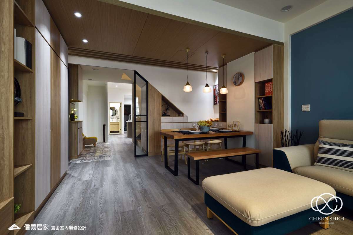 05.客廳_北歐風_系統櫃_餐桌_格柵_木地板_白色_藍色_樓梯
