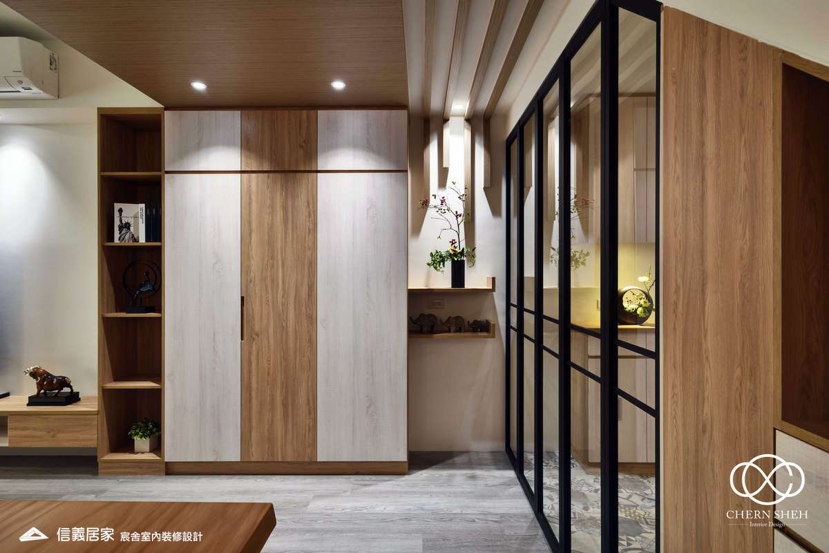 07.客廳_北歐風_系統櫃_餐桌_格柵_木地板_白色_藍色_樓梯