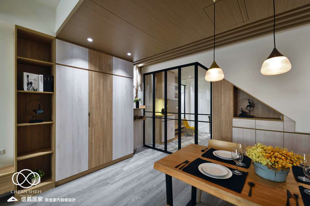 08.客廳_北歐風_系統櫃_餐桌_格柵_木地板_白色_藍色_樓梯