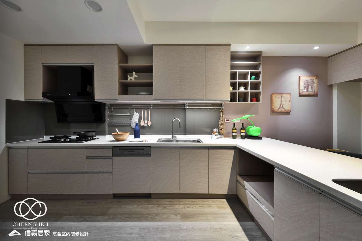 11.廚房_北歐風_系統櫃_餐桌_格柵_木地板_白色_藍色_樓梯