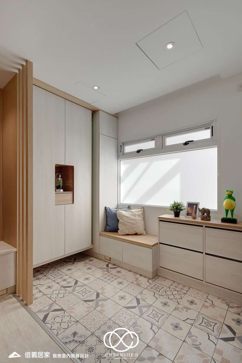 02.玄關_奶油風_花磚_系統櫃_鐵件_白色_米色_奶茶色_翻新