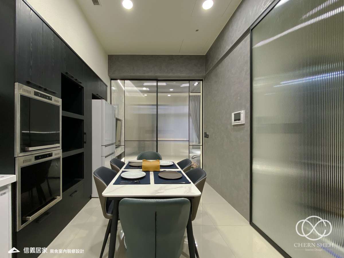 06.餐廳_大理石_大理石電視牆_灰色_玻璃推拉門_輕奢風