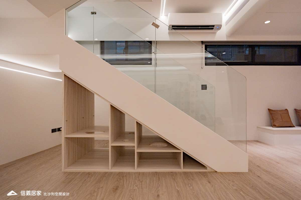 新店老屋翻新01｜混搭風｜B1貓咪跳台｜原木｜強化玻璃｜木作櫃體