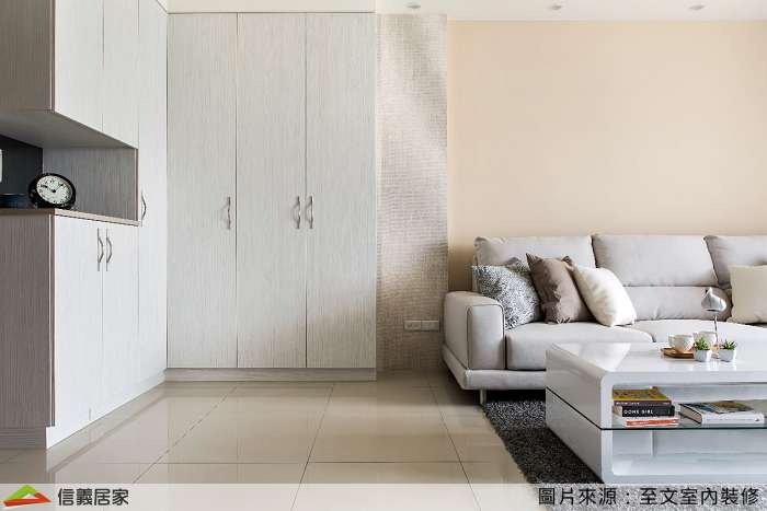 米色客廳室內裝潢設計，包括沙發、置物櫃裝潢圖片