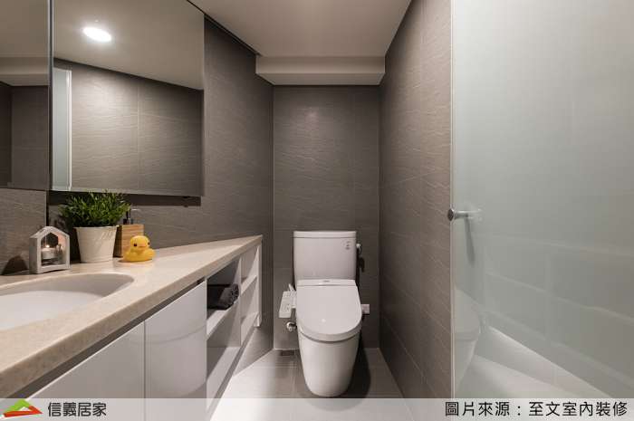 灰色浴室室內裝潢設計，包括收納櫃、洗手台、馬桶裝潢圖片