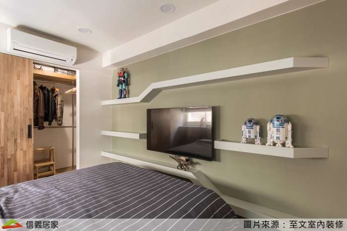 綠色臥室室內裝潢設計，包括床、收納櫃、電視牆裝潢圖片