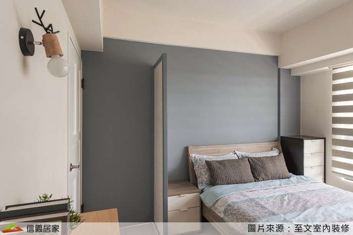 灰色臥室室內裝潢設計，包括床裝潢圖片