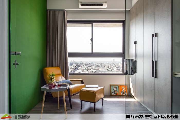 米色書房室內裝潢設計，包括窗簾、椅子裝潢圖片