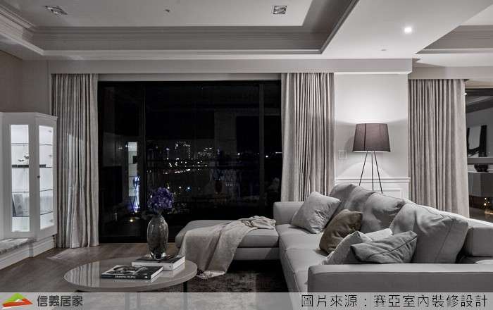 灰色客廳室內裝潢設計，包括窗簾、沙發、茶几裝潢圖片