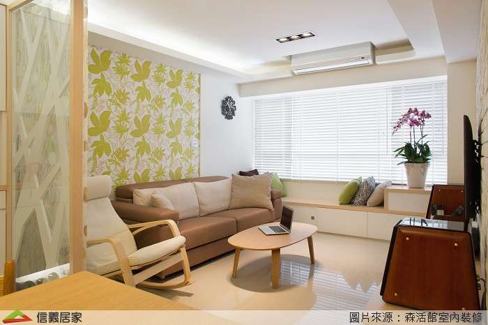 米色客廳室內裝潢設計，包括沙發、茶几、壁紙裝潢圖片