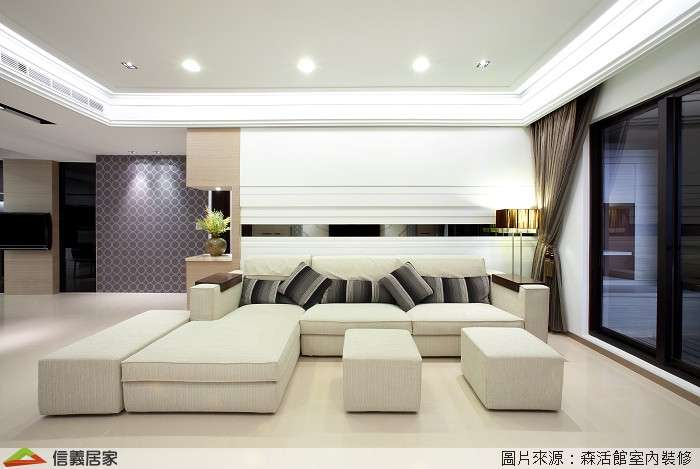 白色客廳室內裝潢設計，包括窗簾、L型沙發裝潢圖片