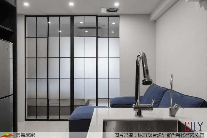 白色客廳室內裝潢設計，包括沙發、洗手台裝潢圖片