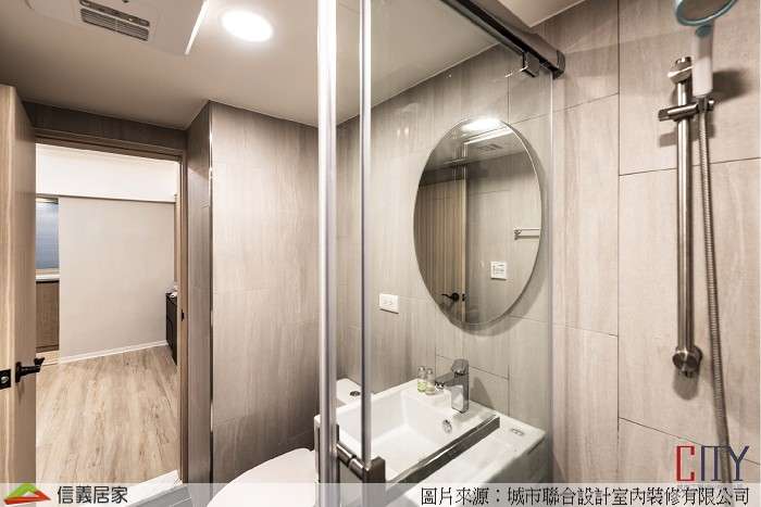 米色乾濕分離室內裝潢設計，包括鏡子、淋浴/花灑裝潢圖片