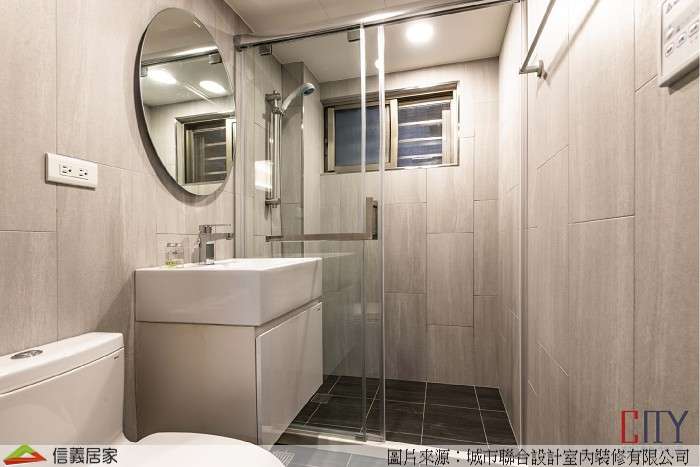 米色乾濕分離室內裝潢設計，包括鏡子、洗手台、淋浴/花灑、馬桶裝潢圖片
