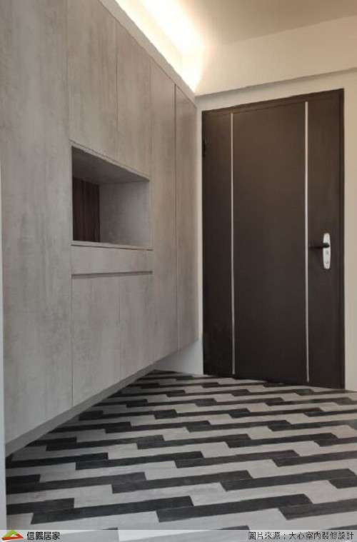 黑白玄關室內裝潢設計，包括磁磚、收納櫃裝潢圖片