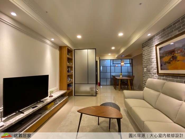 米色客廳室內裝潢設計，包括沙發、茶几、電視櫃、矮櫃、地毯、展示櫃、隔屏裝潢圖片