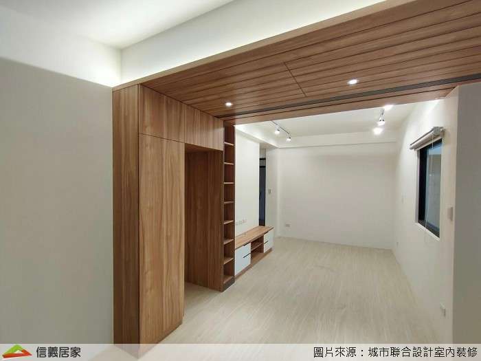 白色客廳室內裝潢設計，包括收納櫃、電視櫃、置物櫃裝潢圖片